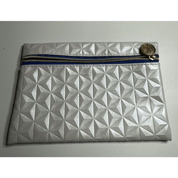 IPSY‎ March 2023 Glam Makeup Bag STEP INTO YOUR POWER - Picture 1 of 3